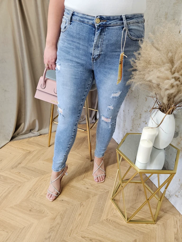 MSARA PLUS SIZE JASNA DELIKATNE DZIURY