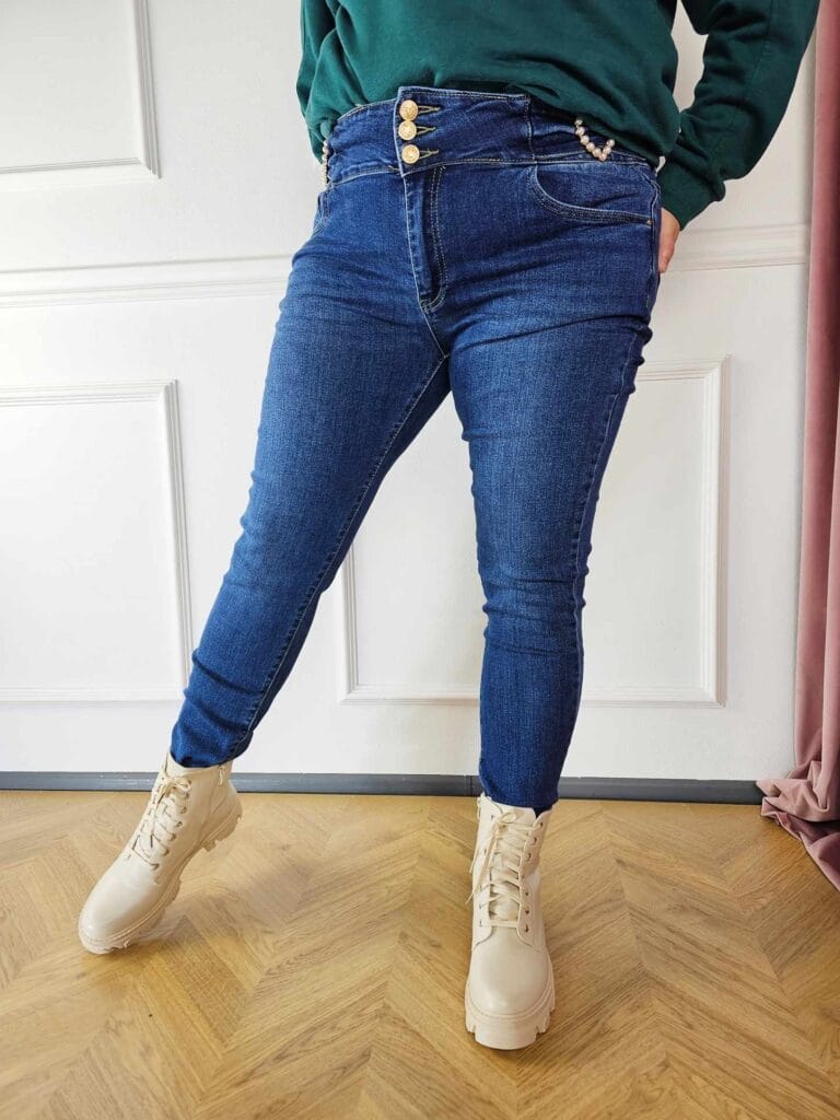 Spodnie damskie PLUS SIZE jeansowe, zapinane na guziki