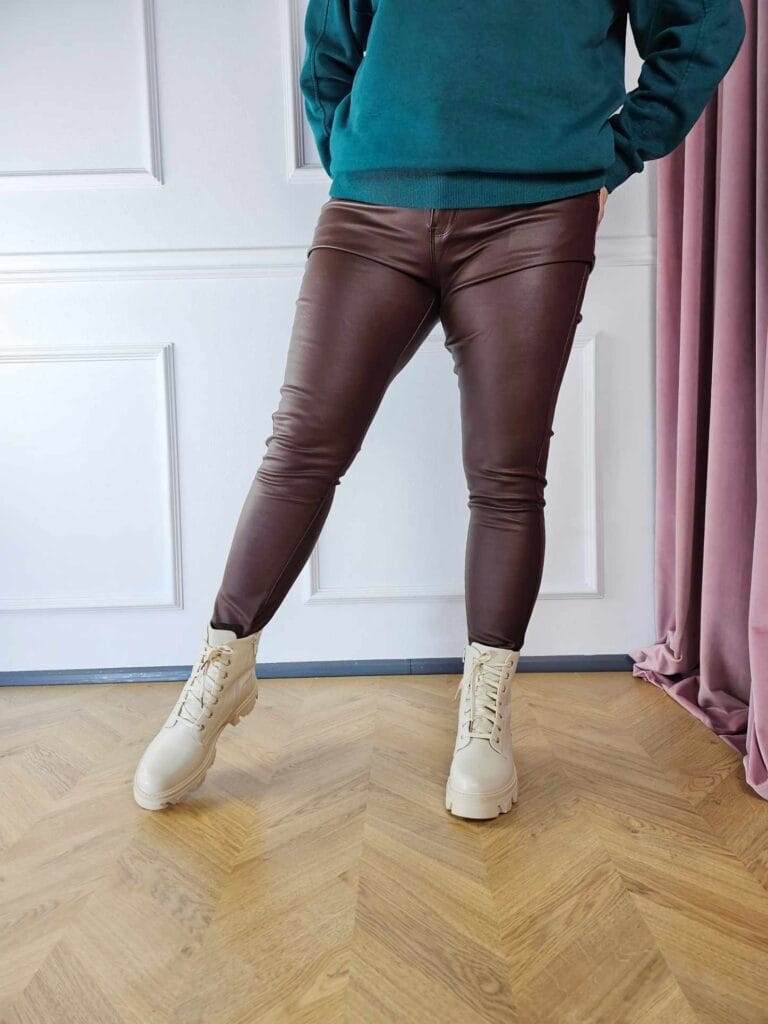 Spodnie damskie PLUS SIZE ekoskóra, czekoladowe