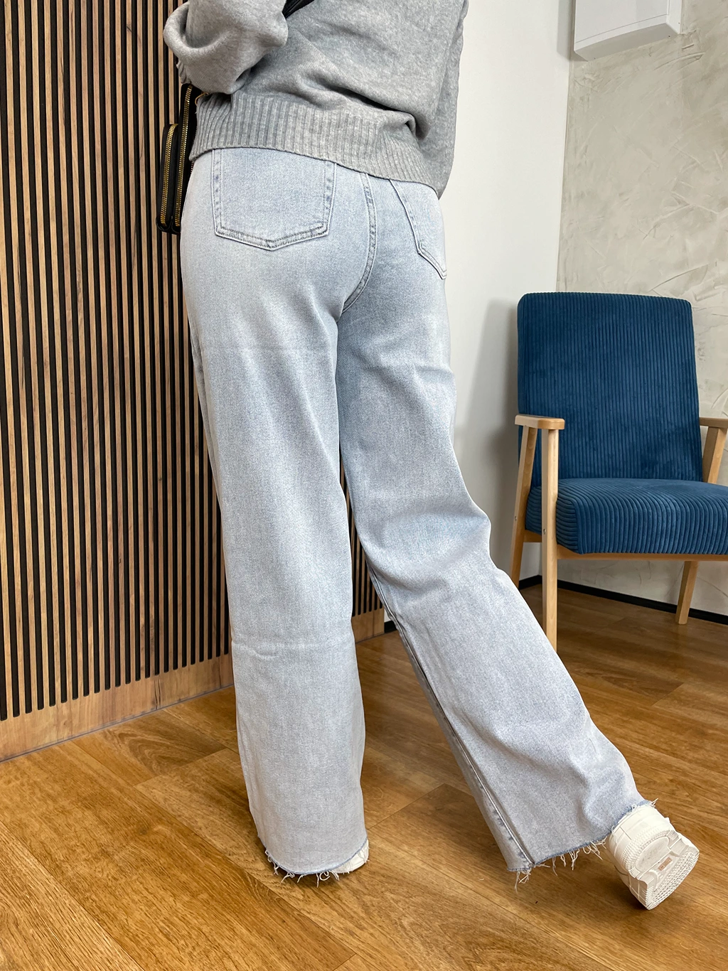 Spodnie damskie SZWEDY jasny jeans - obrazek 4