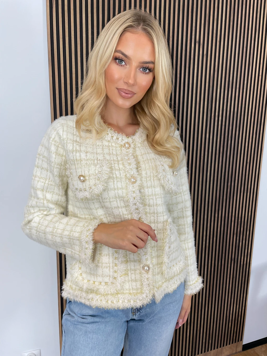 Marynarka BOOM AUTUMN jasna beżowa bez kołnierzyka, miękka sweterkowa