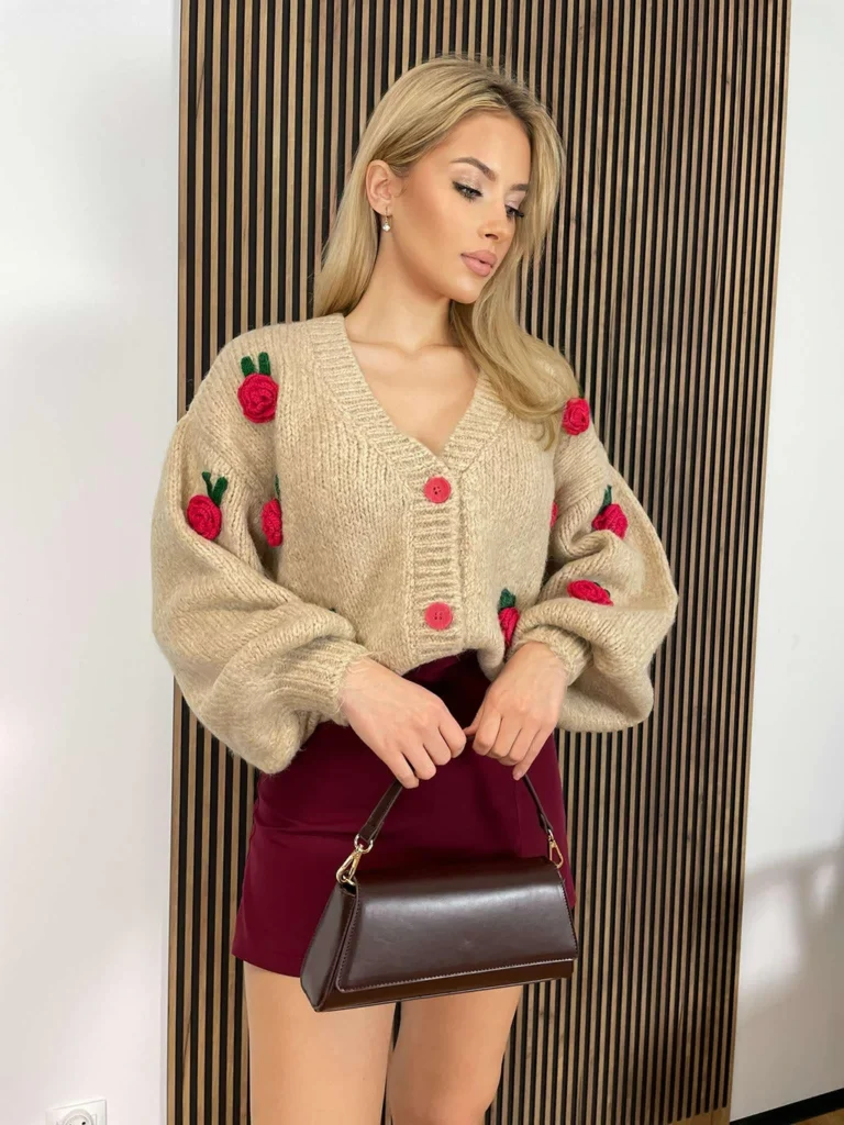 Sweter RÓŻA zapinany, beżowy