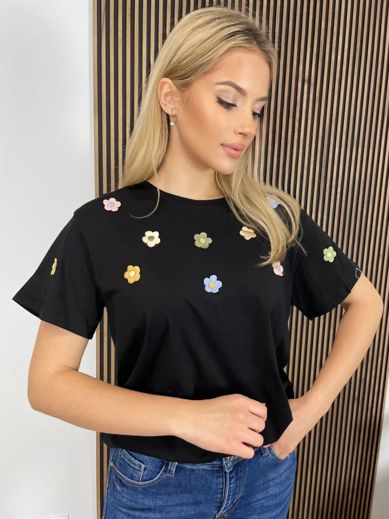 T-shirt w kwiaty czarny