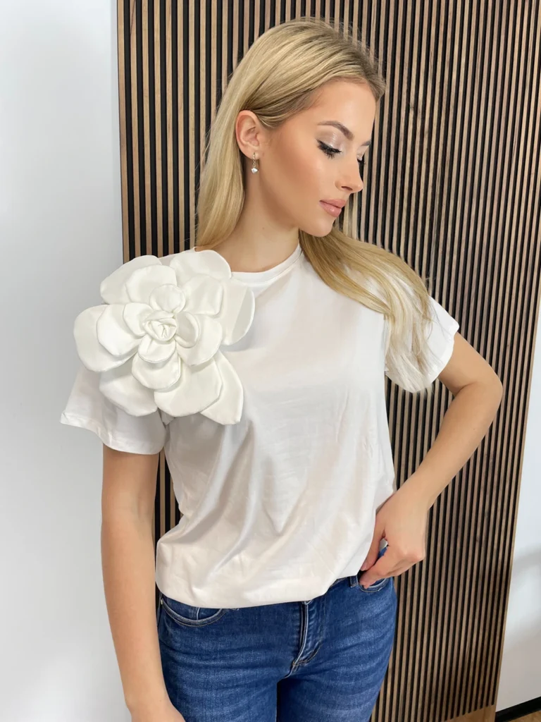 T-shirt DAY z dużym kwiatkiem biała