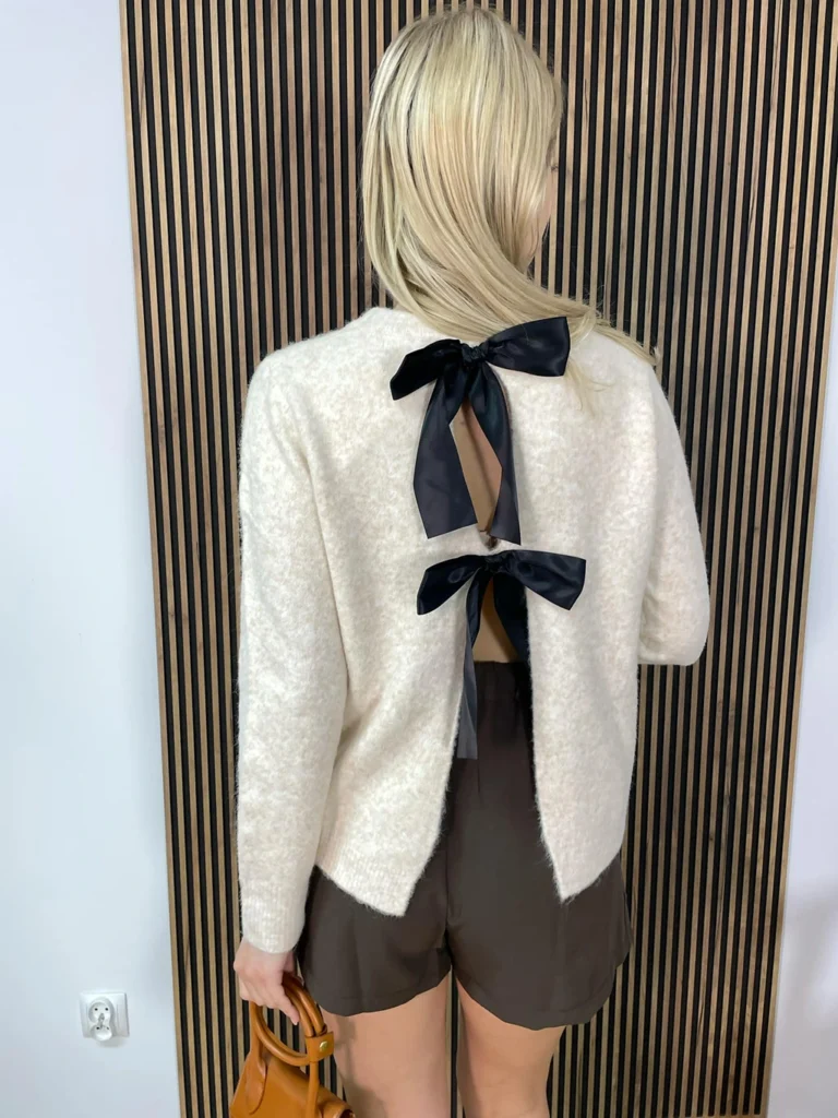 Sweter REEL z kokardkami