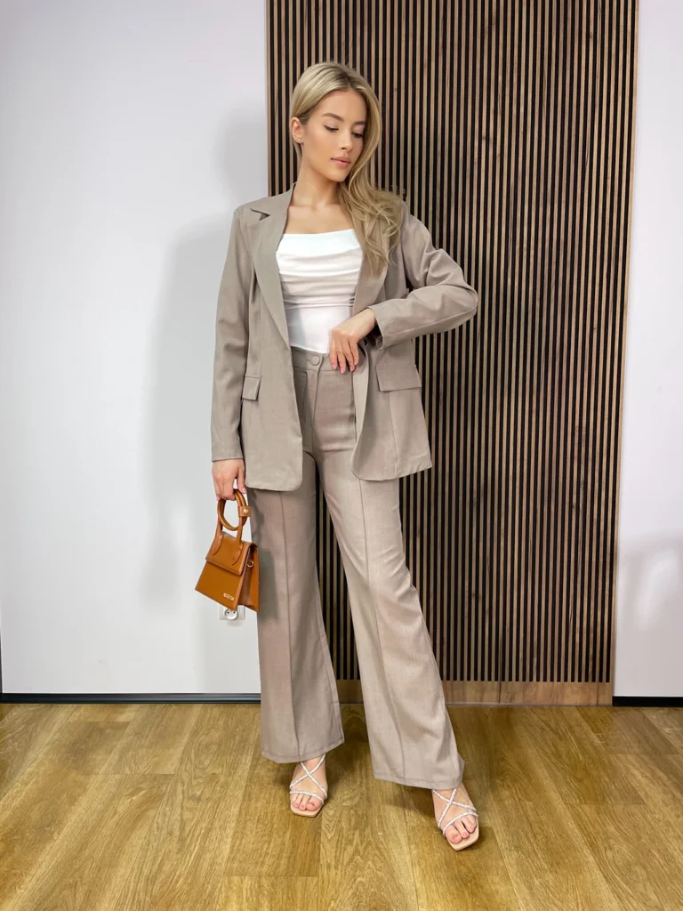 Garnitur SPRING marynarka i szerokie spodnie beżowy