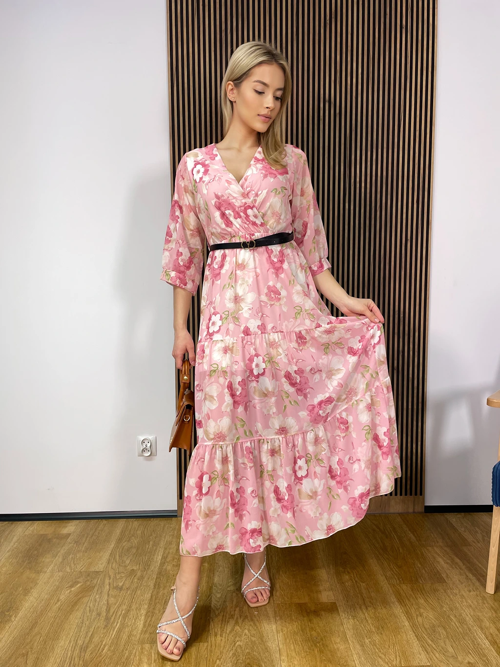 Sukienka SPRING FLOWERS maxi w kwiaty różowa - obrazek 3
