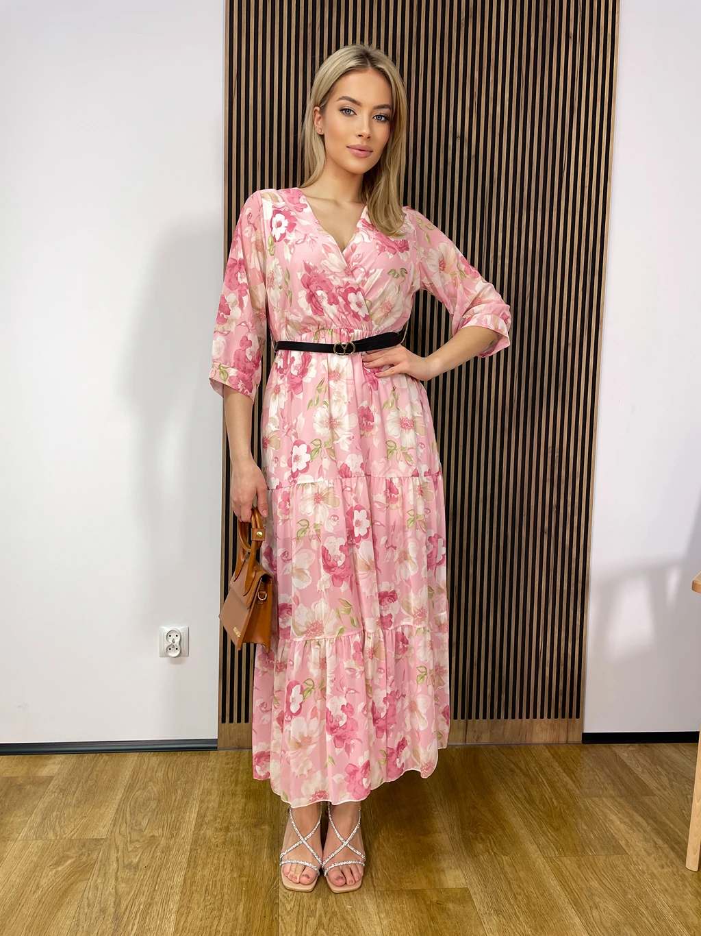 Sukienka SPRING FLOWERS maxi w kwiaty różowa - obrazek 2