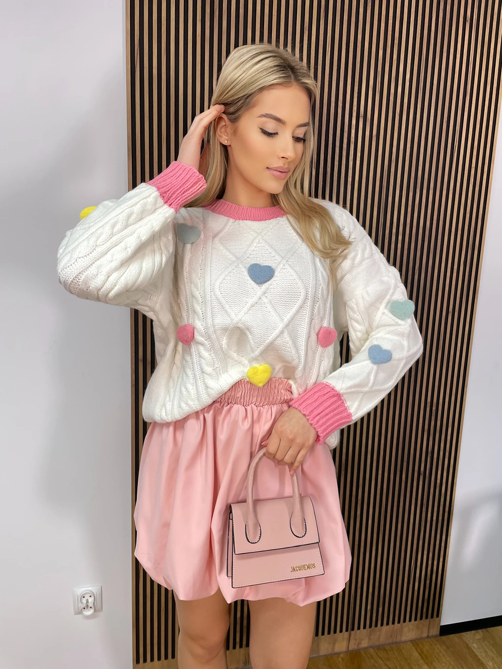 Sweter SWEET HEART w serduszka kremowy