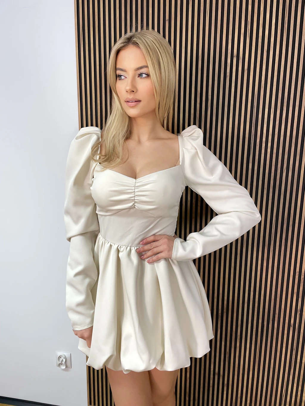Sukienka LADY bombka wiązana beżowa