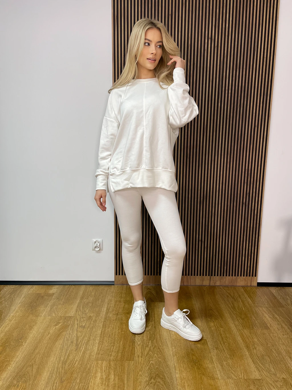 Komplet dresowy LA POSHE bluza i leginsy biały