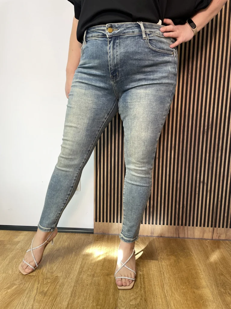 Jeansy zwężane spodnie msara PLUS SIZE, klasyczne bez dziur, średni kolor