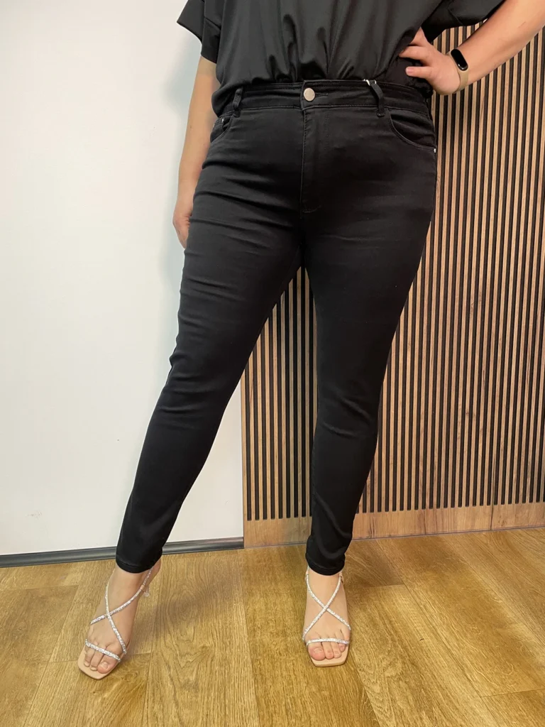 Czarne zwężane spodnie msara PLUS SIZE