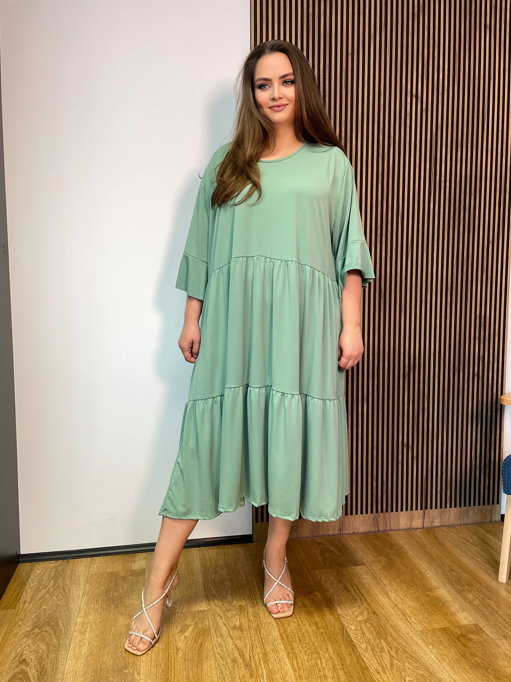 Sukienka Classic Plus Size szałwia z wiskozą