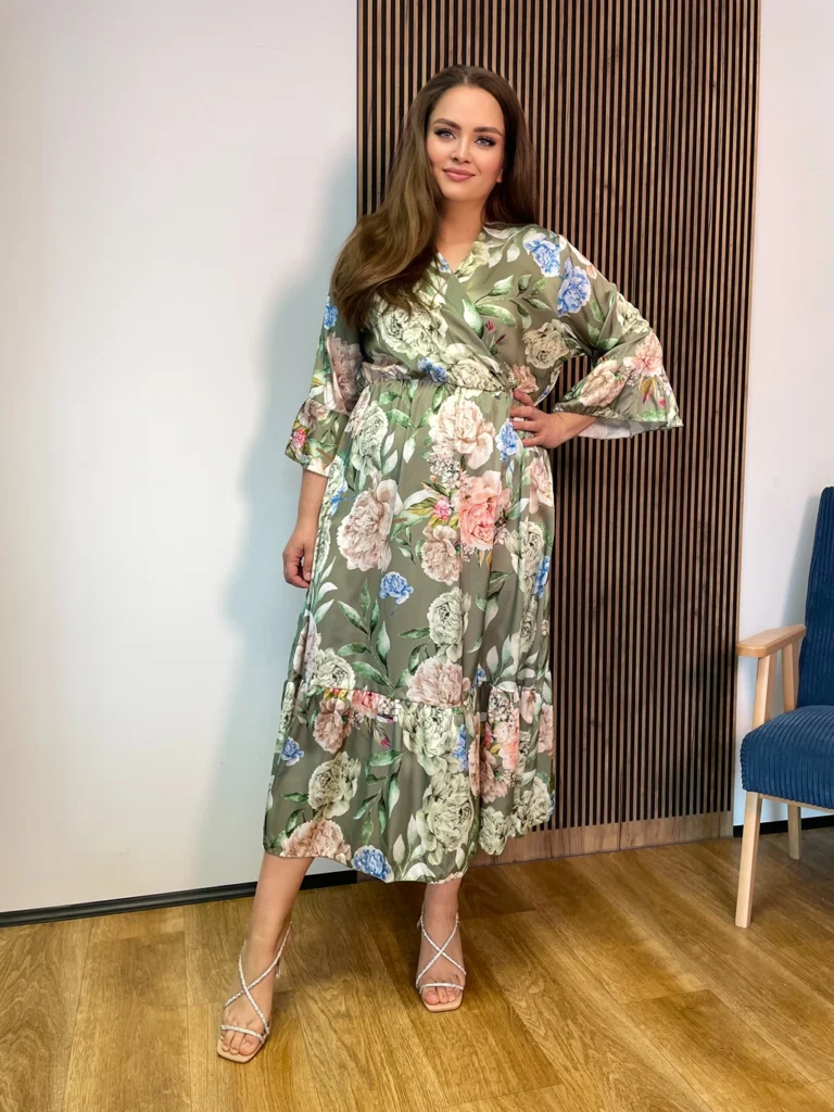 Sukienka VERANO  Plus Size w kwiaty pistacja