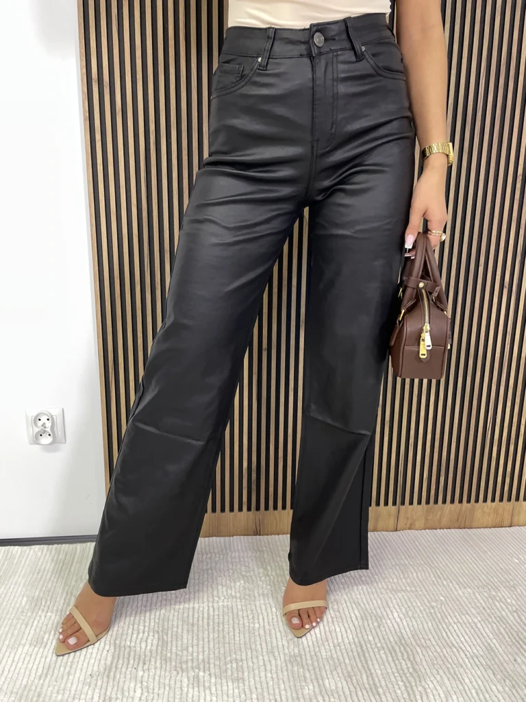 Spodnie damskie SZWEDY GOODIES prosta nogawka czarne z ekoskóry