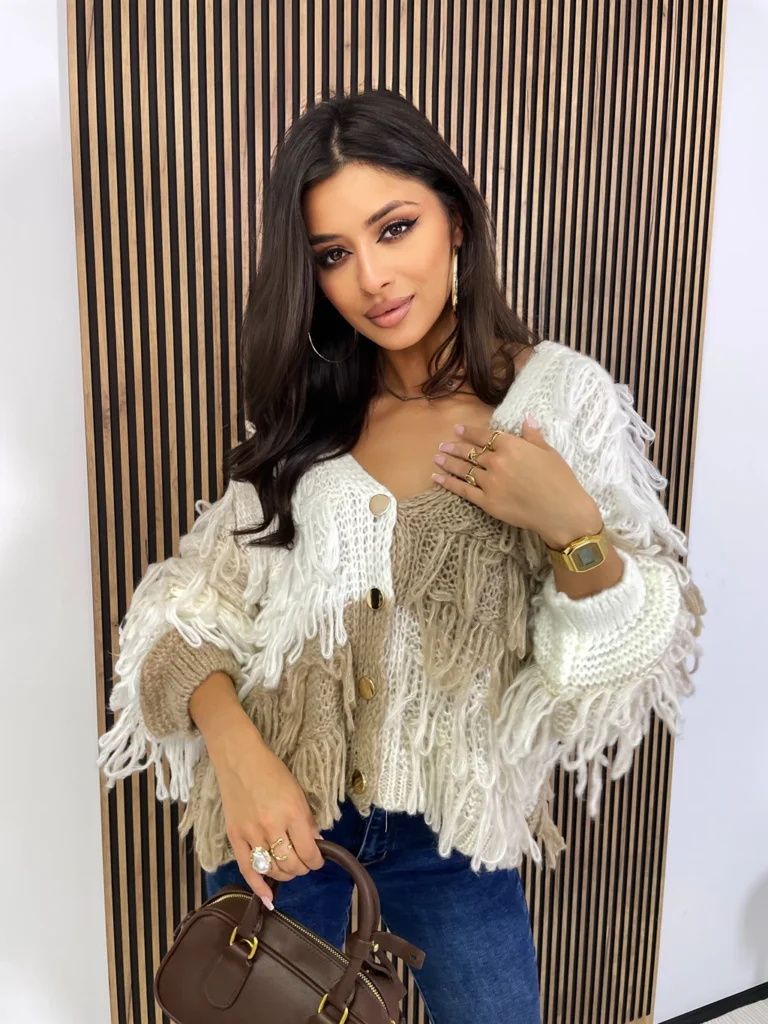 Sweter MOP zapinany na złote guziki, beżowy