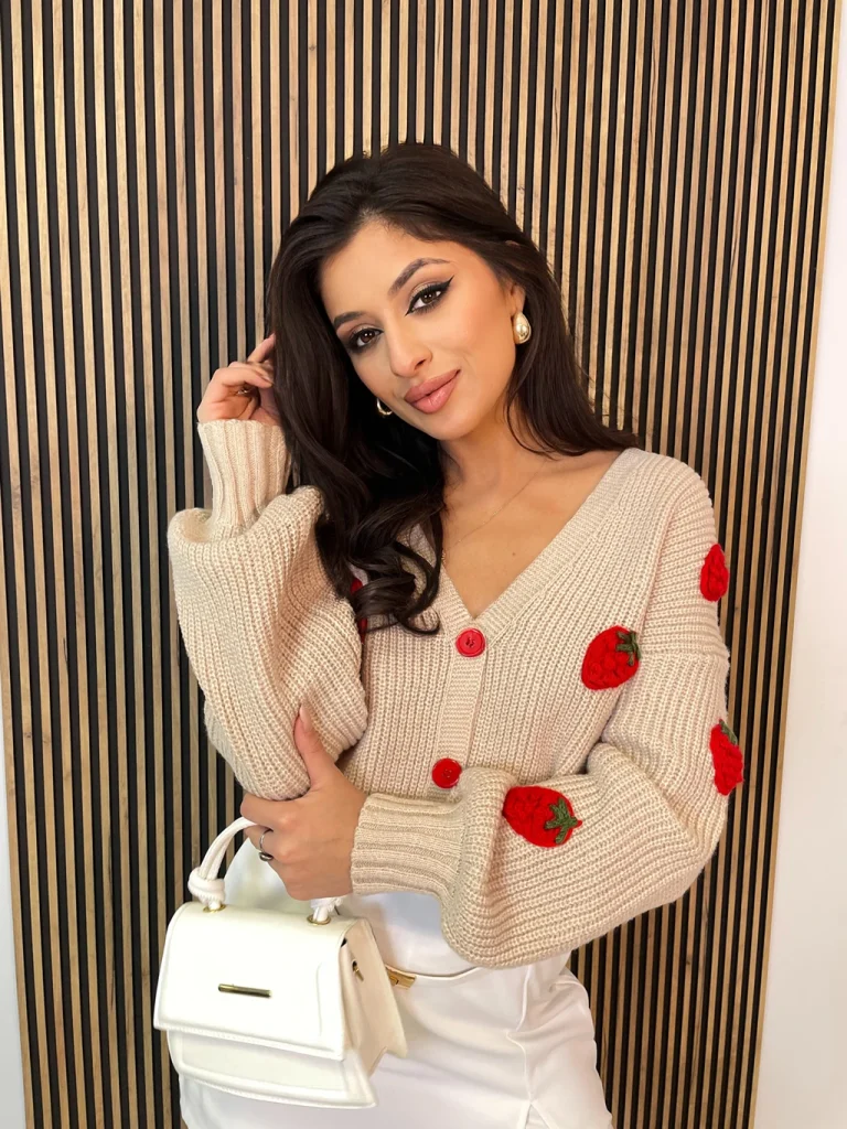 Sweter damski z truskawkami STRAWBERRY beżowy