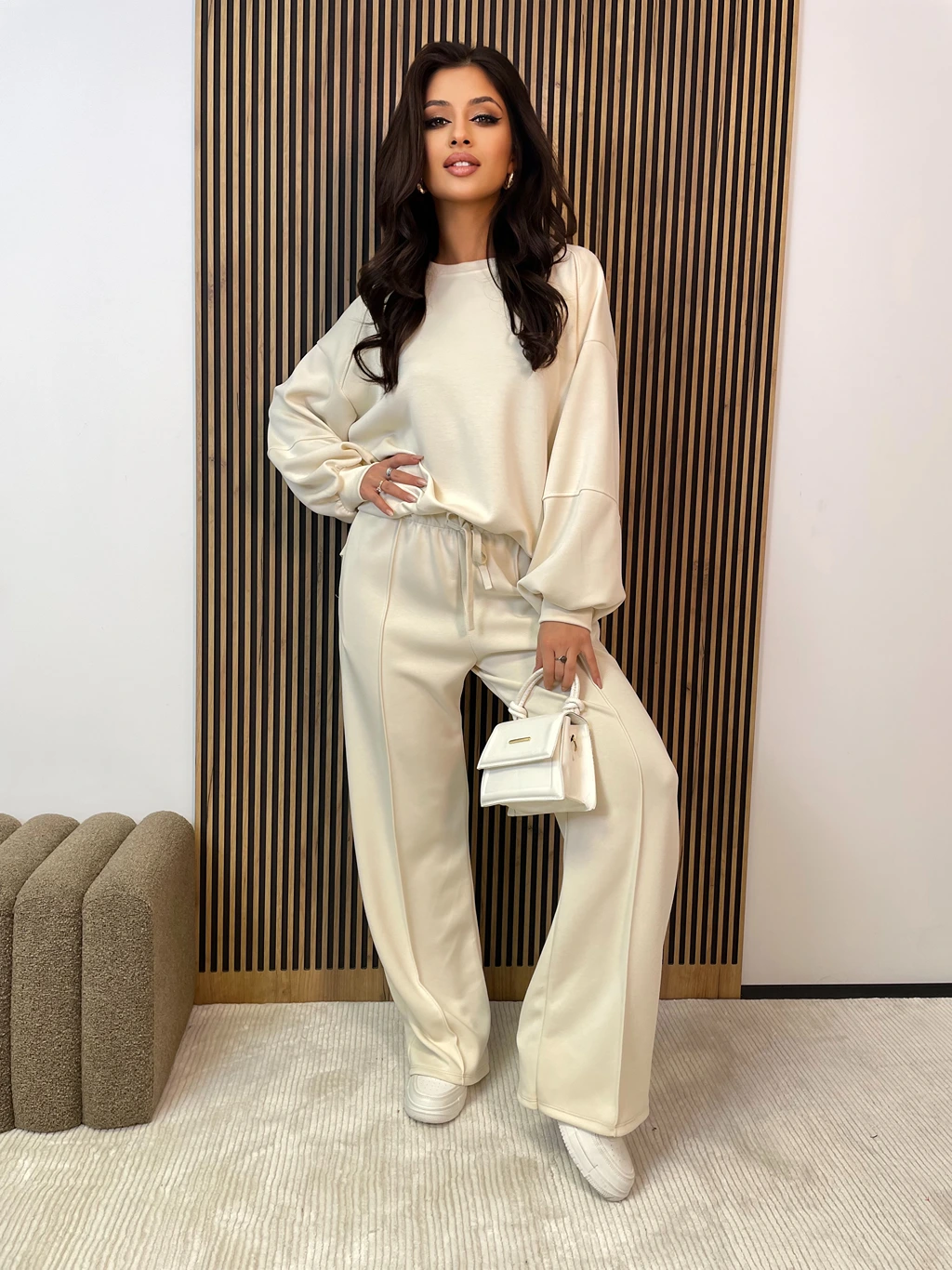 Komplet dresowy damski AZARA szerokie spodnie kremowy