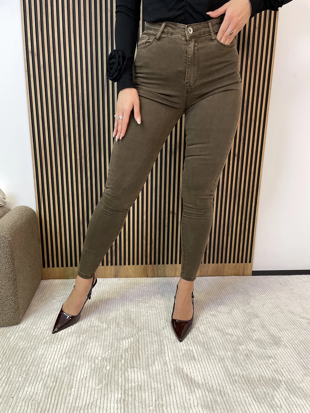 Spodnie damskie zwężone czekoladowe GOODIES