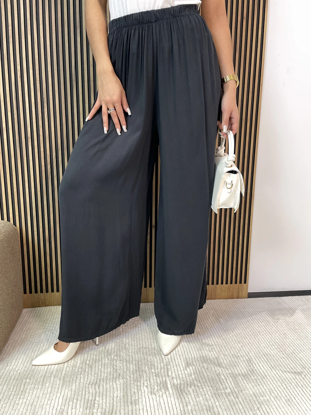 Spodnie damskie szerokie VIVIAN z wiskozy czarne