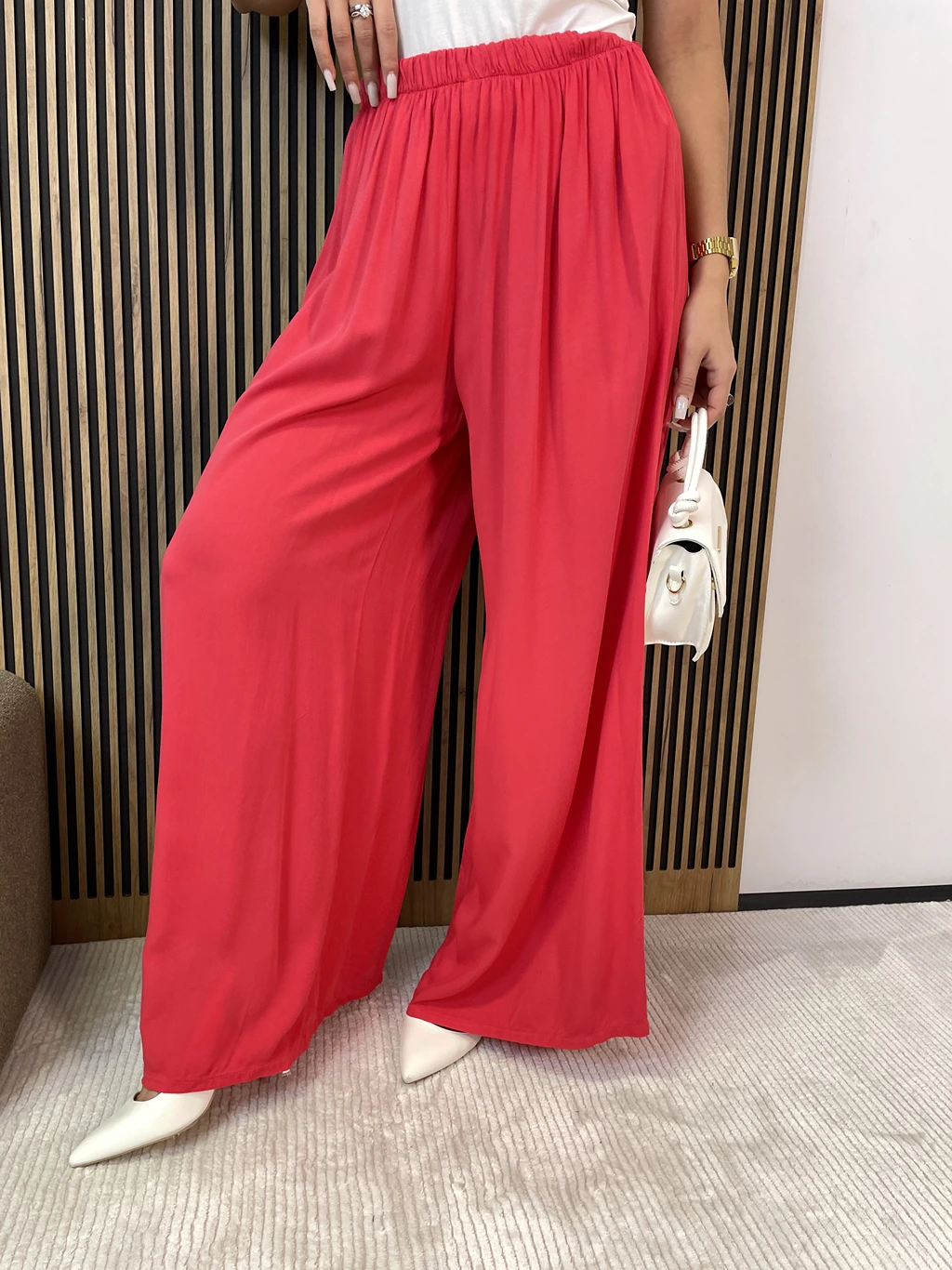 Spodnie damskie szerokie VIVIAN z wiskozy czerwone