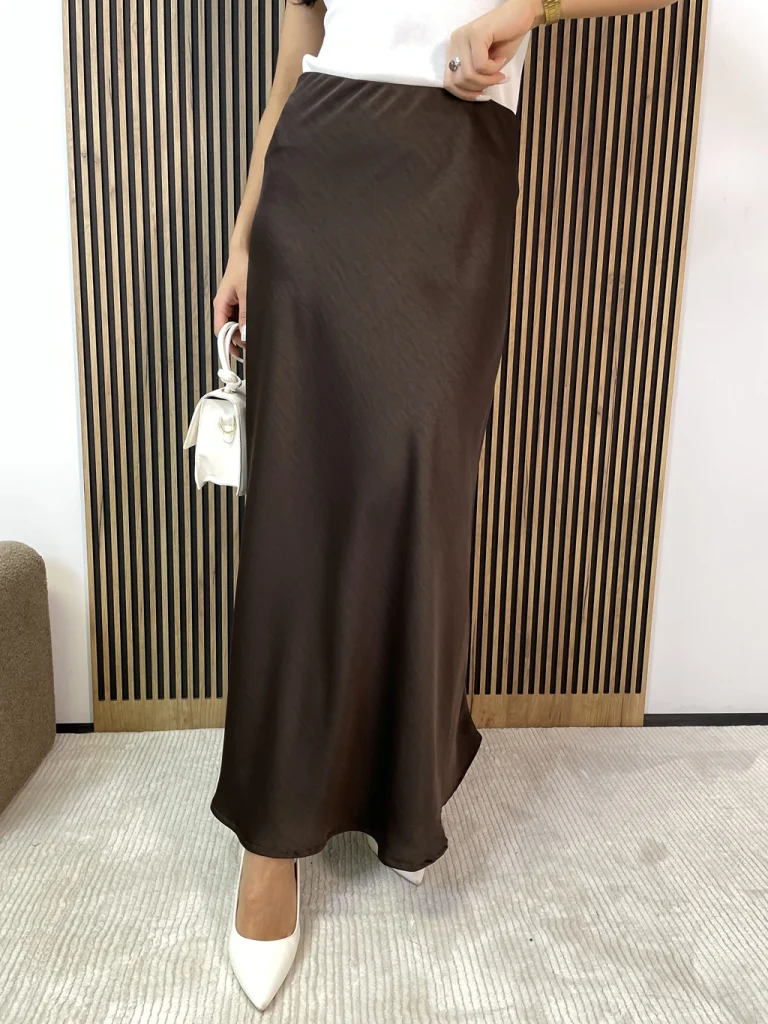 Spódnica satynowa midi VESPIE czekolada