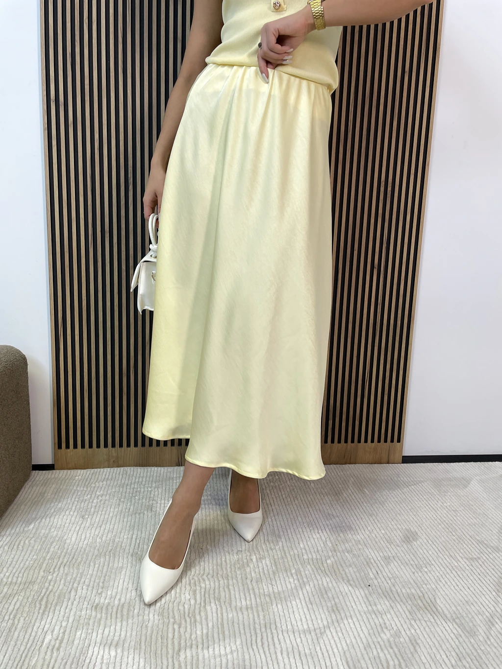 Spódnica satynowa midi VESPIE żółta