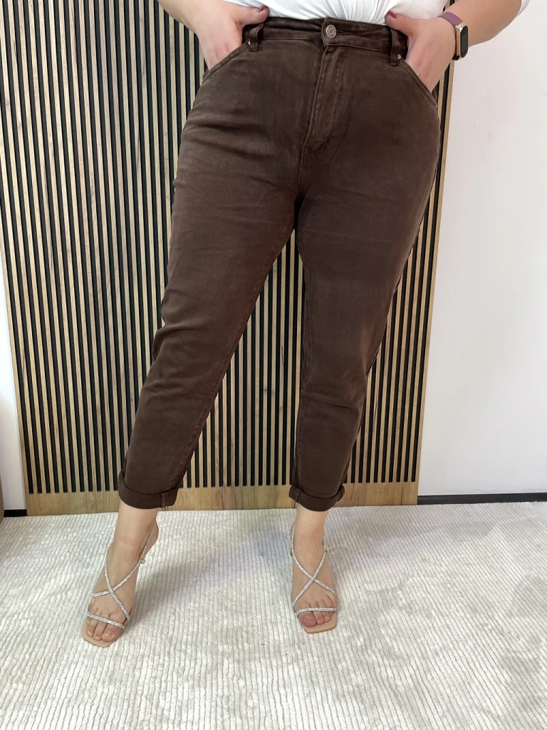 Spodnie damskie jeansowe mom fit Plus Size MOON GIRL czekoladowe