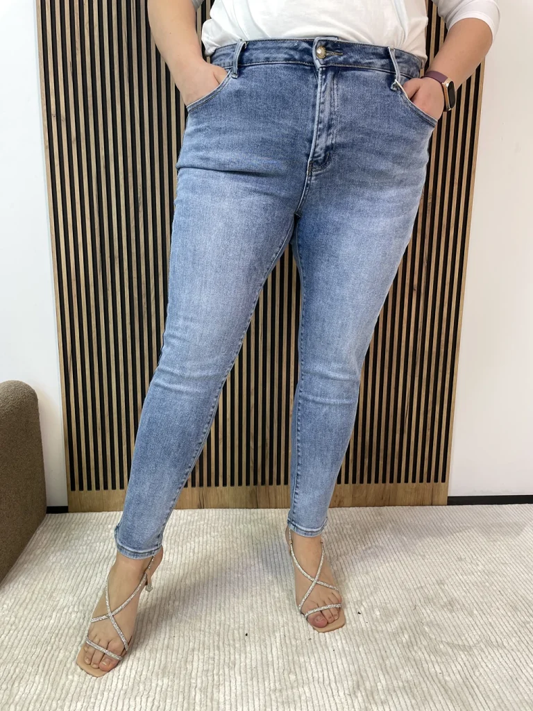 Spodnie jeansowe damskie plus size MSARA gładkie niebieskie