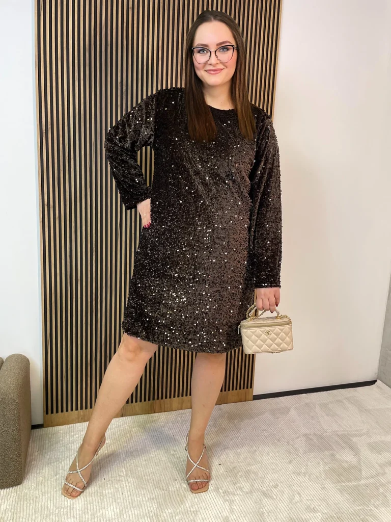 Sukienka Plus Size BELETTI cekinowa czekolada