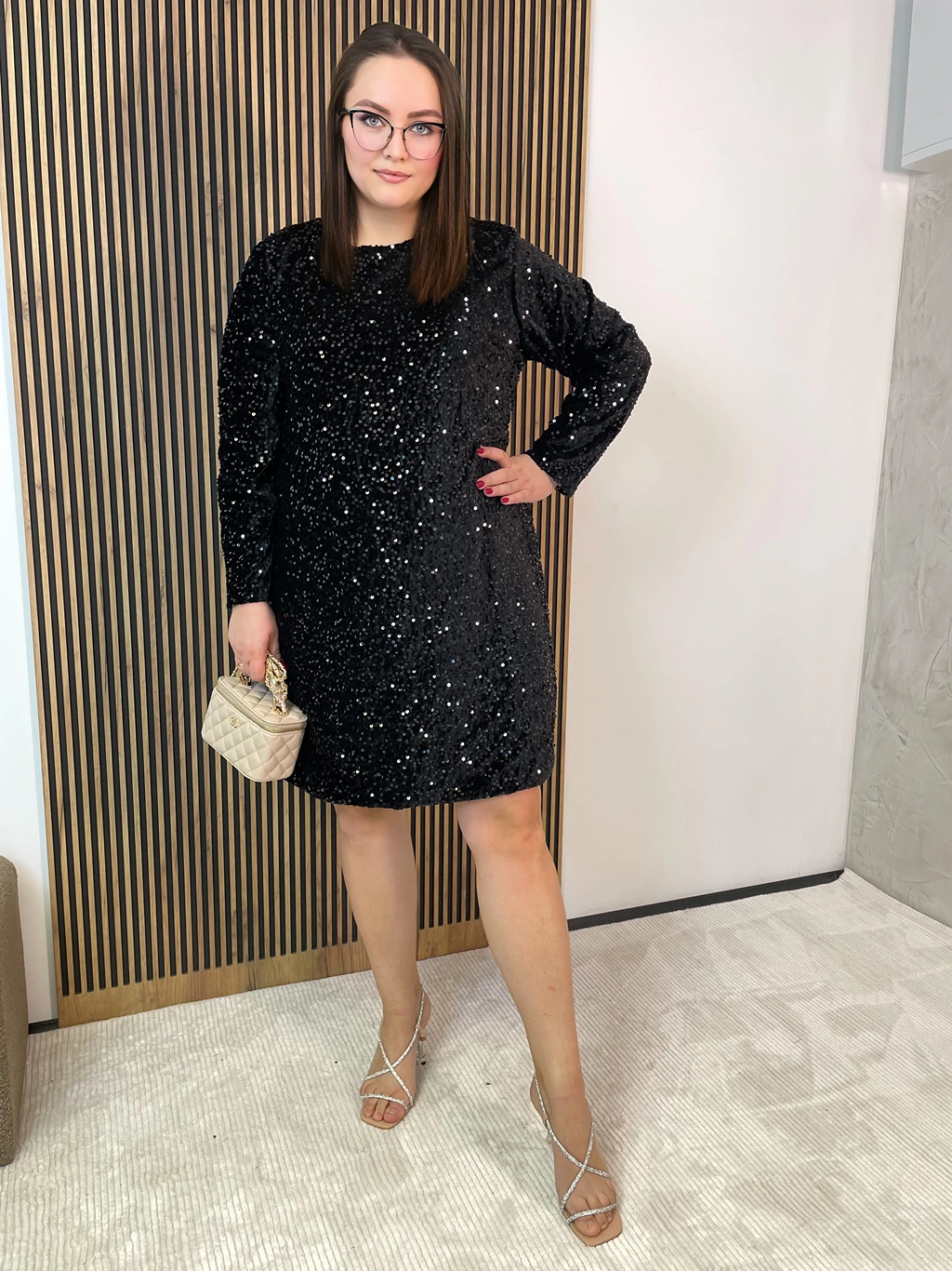 Sukienka Plus Size BELETTI cekinowa czarna