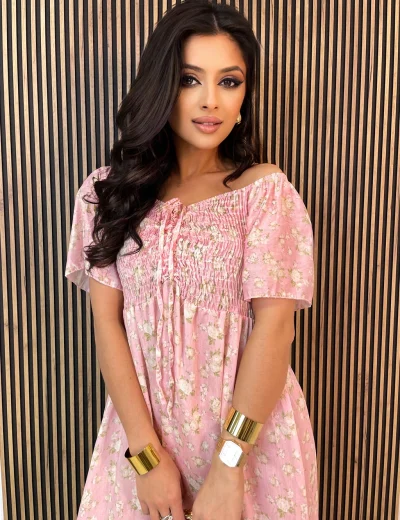 Sukienka maxi z krótkim rękawem SAYKO różowa z wiskozy