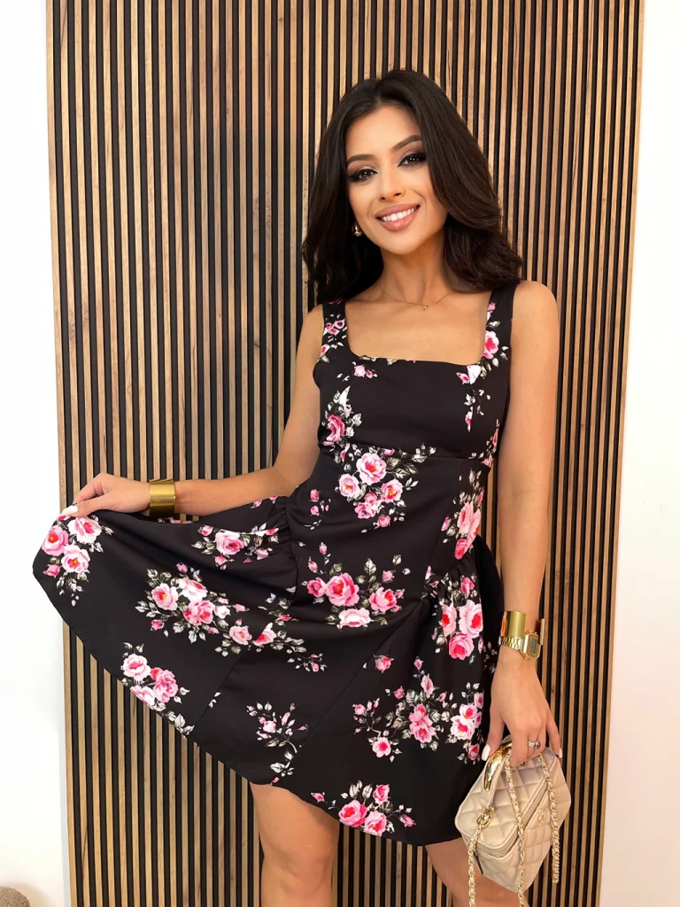Sukienka mini rozkloszowana BUTTERFLY w kwiaty czarna