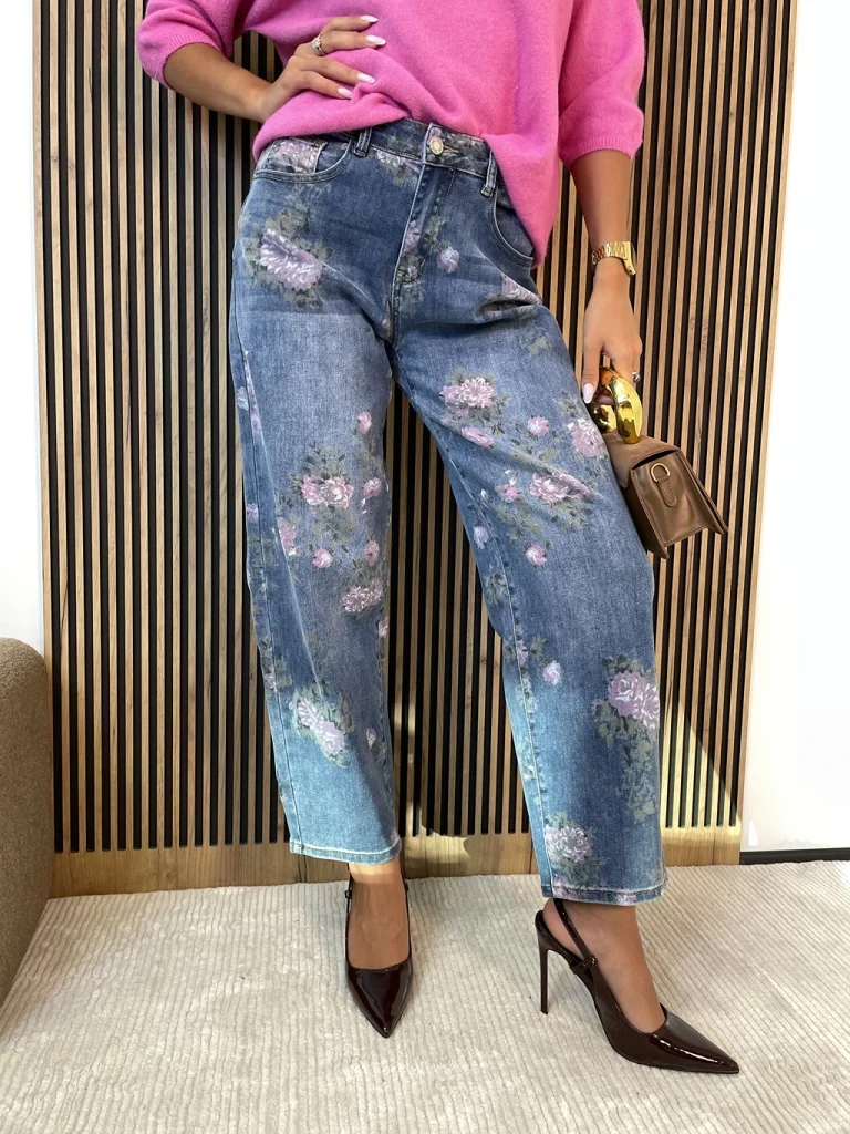 Spodnie damskie mom fit TRANG niebieskie w kwiaty