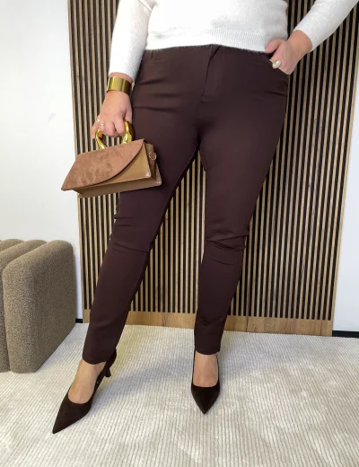 Spodnie damskie PLUS SIZE czekoladowe skinny zwężane