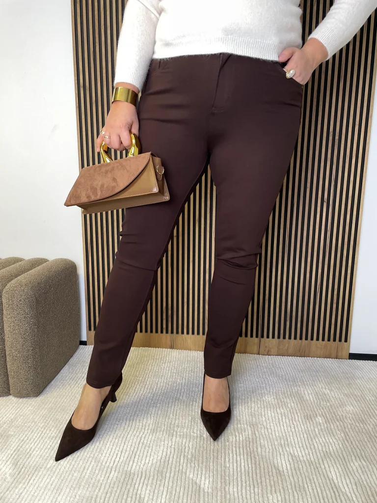Spodnie damskie PLUS SIZE czekoladowe skinny zwężane