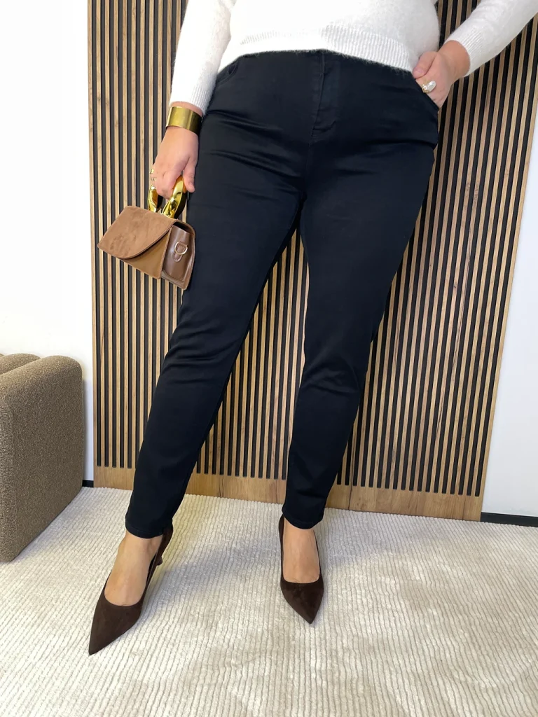 Spodnie damskie PLUS SIZE czarne gładkie