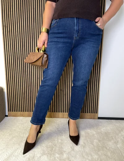 Spodnie damskie PLUS SIZE mom fit MSARA ciemne gładkie
